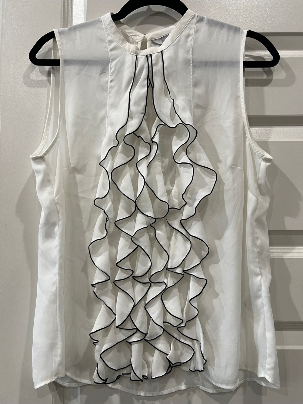 H&M White Sleeveless Ruffle Front Blouse with Black Trim Sz 12